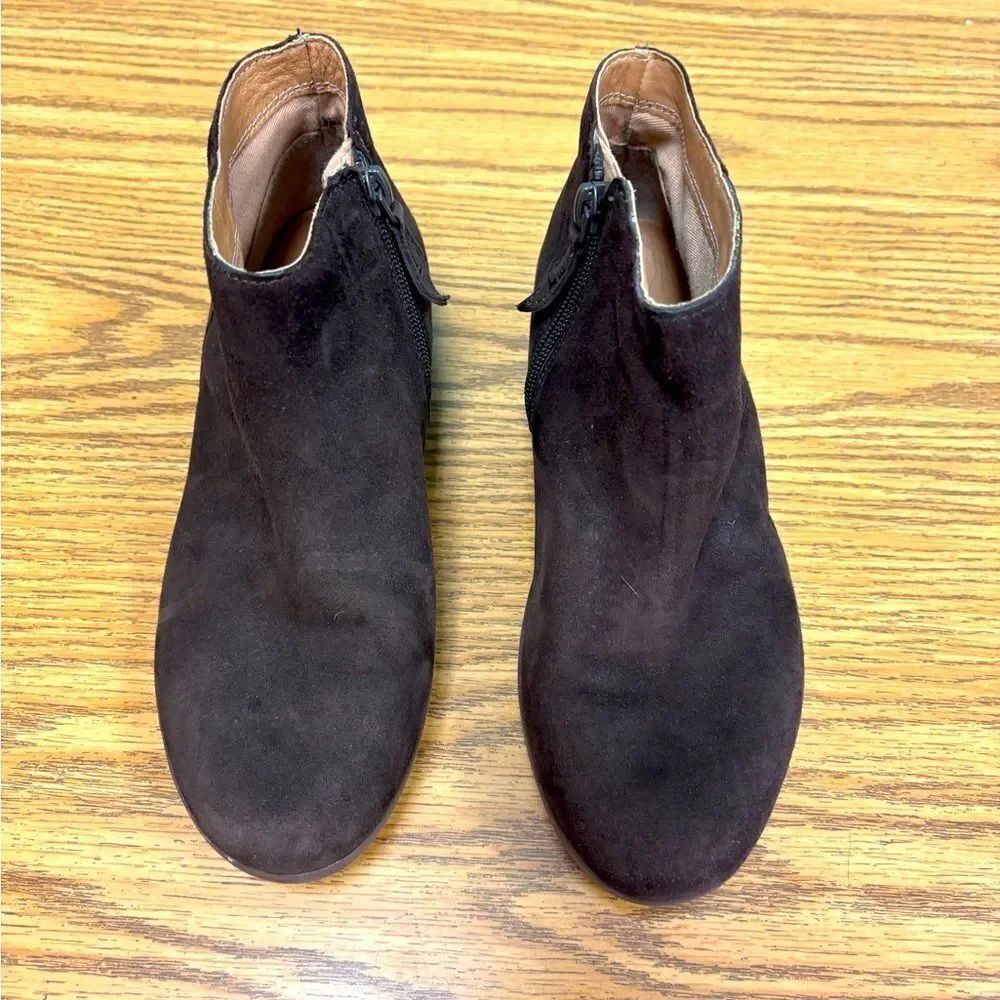 Stylish Brown Light Weight Ankle Boots by Fitflop